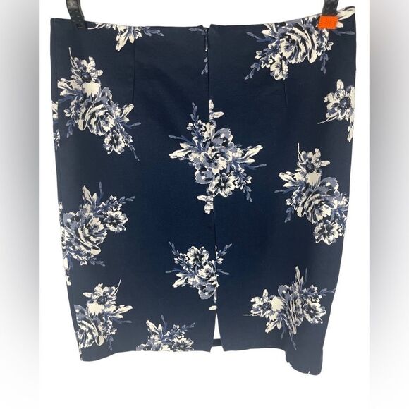 Sears Simply Styled Navy White Petite Floral Stretch Ponte mini Skirt Size: XL - Picture 2 of 4